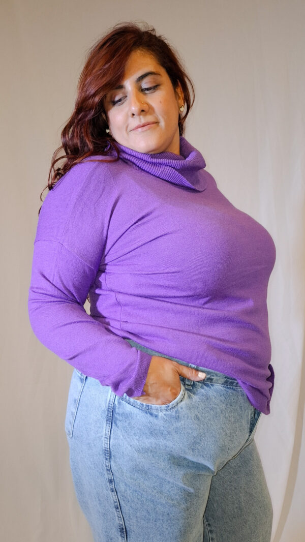 Sueter con cuello bote caído - Image 5