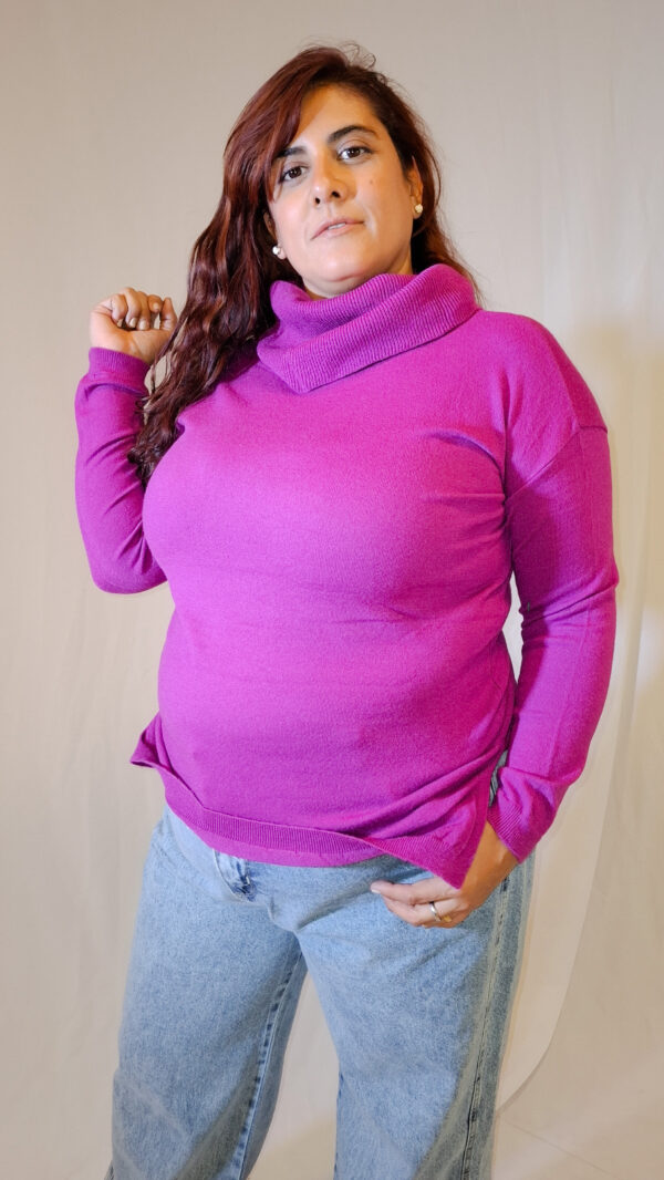 Sueter con cuello bote caído - Image 2