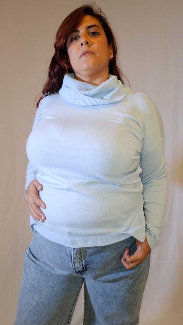 Sueter con cuello bote caído