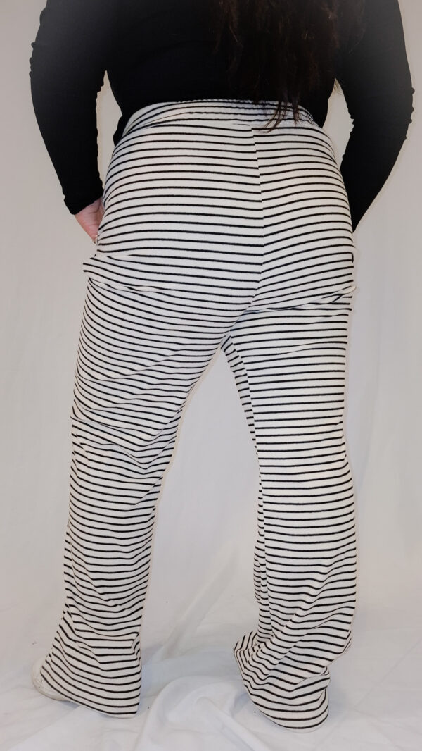 Pantalón palazzo con rayas - Image 5